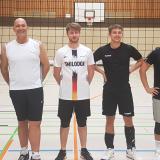 Die Profi-Volleyballerin Maja Savic war auf Stippvisite beim Training der SG Weh-Su-Var in Sulingen. Die ehemalige serbische Nationalspielerin zeigte einige ihrer Skills und begeisterte die gesamte Einheit über mit ihrer überragenden Expertise ohne jegliche Starallüren in einer unglaublich sympathischen Attitüde. In den Jahren 2021-23 zählte Maja Savic zu den Leistungsträgerinnen beim SC Potsdam (2x Vizemeister) in der ersten Bundesliga und wurde als beste Angreiferin der Saison 2022-23 explizit ausgezeichnet. Nach dem Überreichen des Präsents wurden noch einige interessante Fragen, bei einem wohlverdienten Kaltgetränk, gestellt, die von Maja ausführlich beantwortet wurden. Vielen lieben Dank für deine Zeit, alles Gute und viel Erfolg auf deinem weiteren Weg wünschen dir die Volleyballer*innen der SG Weh-Su-Var.🔥😊